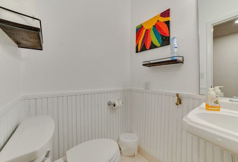 Lake Escape In Cadiz W/ Dock: Families Welcome!