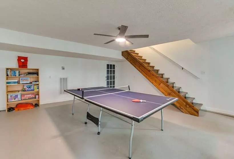 Lake Escape In Cadiz W/ Dock: Families Welcome!