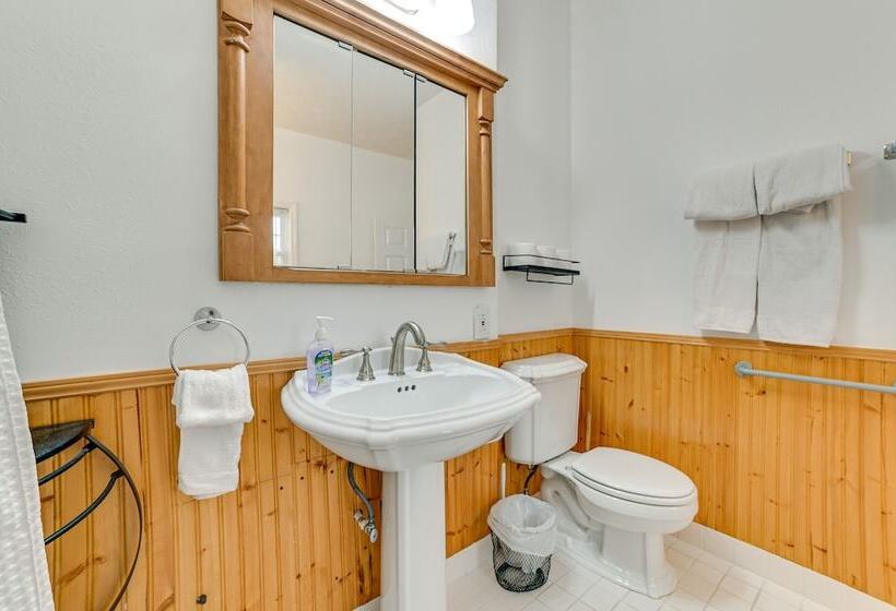 Lake Escape In Cadiz W/ Dock: Families Welcome!