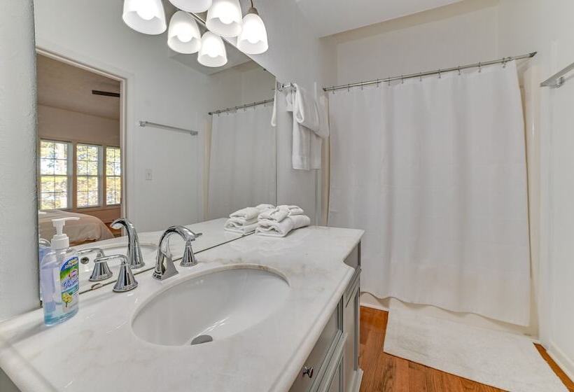 Lake Escape In Cadiz W/ Dock: Families Welcome!