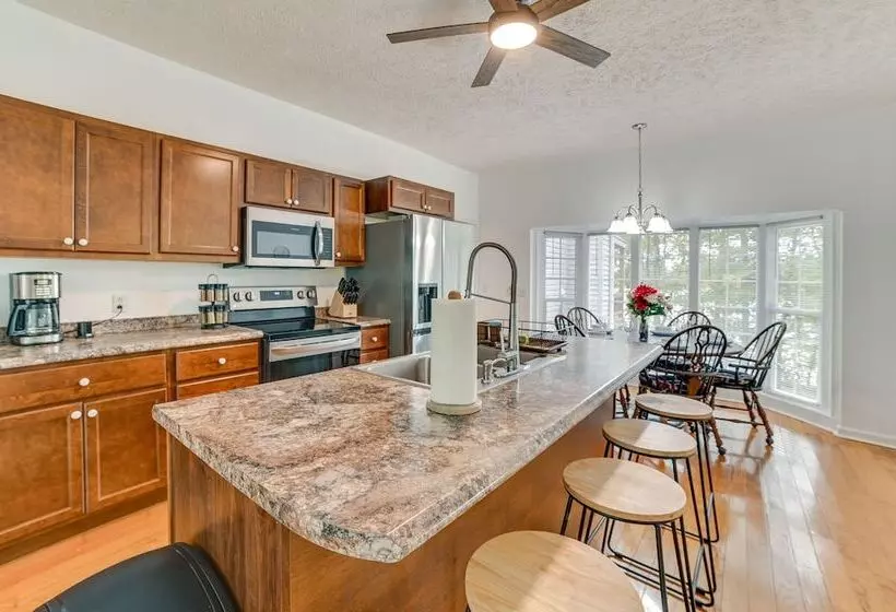 Lake Escape In Cadiz W/ Dock: Families Welcome!