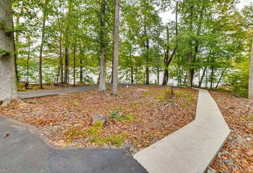 Lake Escape In Cadiz W/ Dock: Families Welcome!