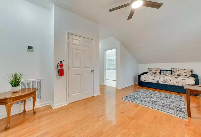 Lake Escape In Cadiz W/ Dock: Families Welcome!