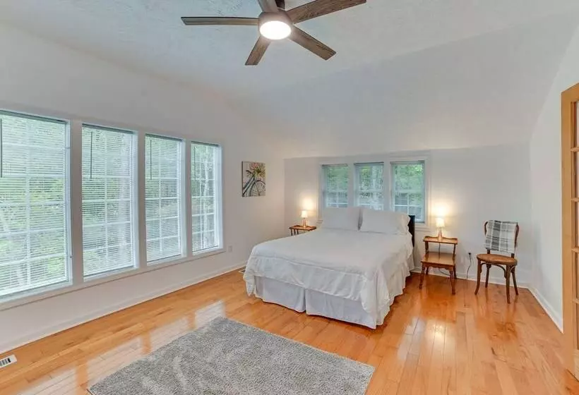 Lake Escape In Cadiz W/ Dock: Families Welcome!