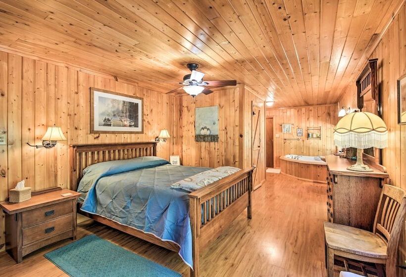 Family Home W/ Stunning River & Mountain View