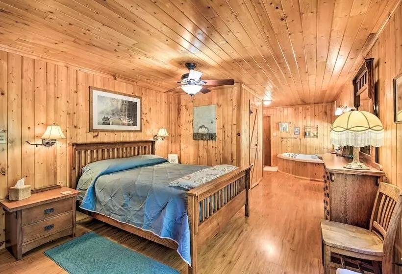 Family Home W/ Stunning River & Mountain View