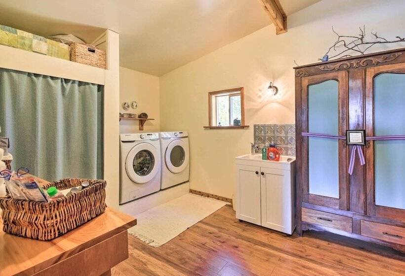 Family Home W/ Stunning River & Mountain View