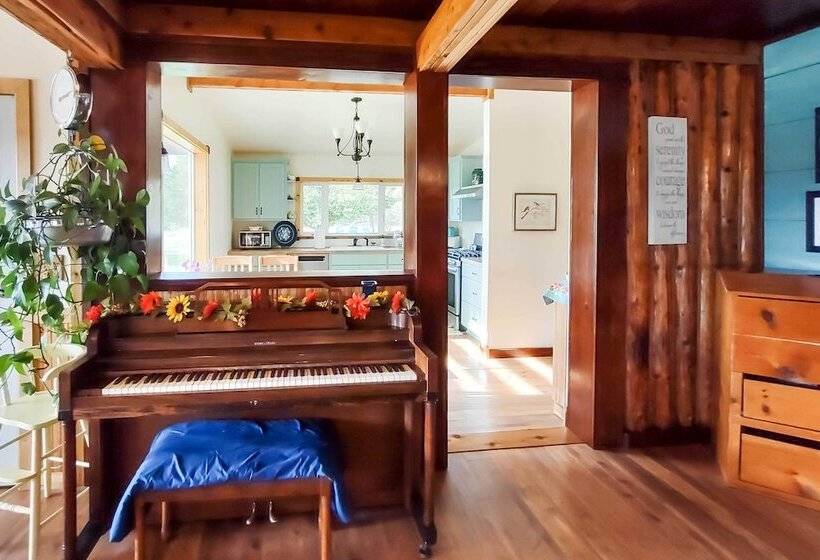 Family Home W/ Stunning River & Mountain View