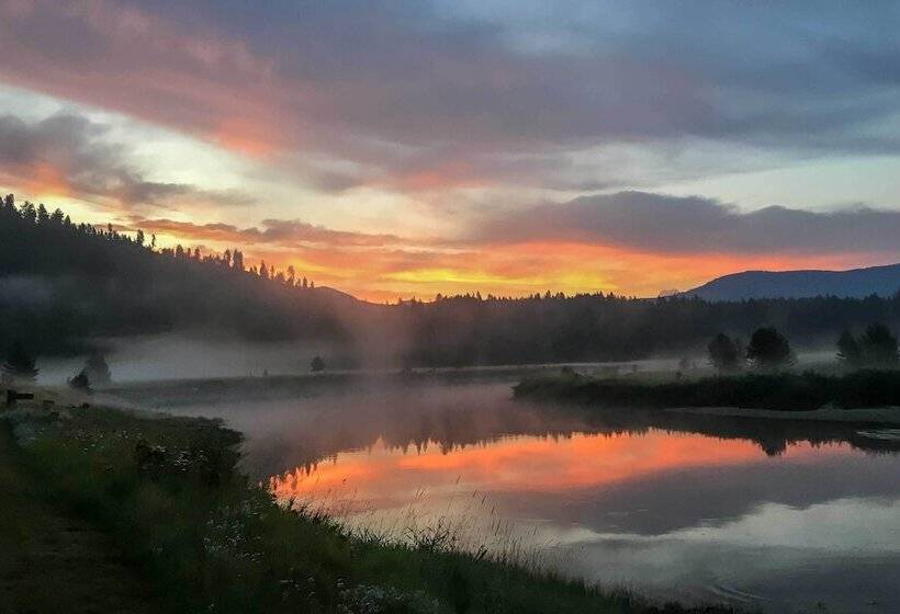 Family Home W/ Stunning River & Mountain View