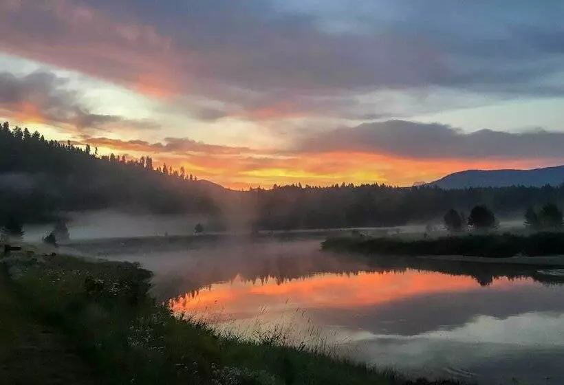 Family Home W/ Stunning River & Mountain View