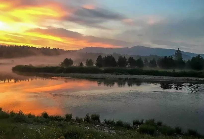 Family Home W/ Stunning River & Mountain View