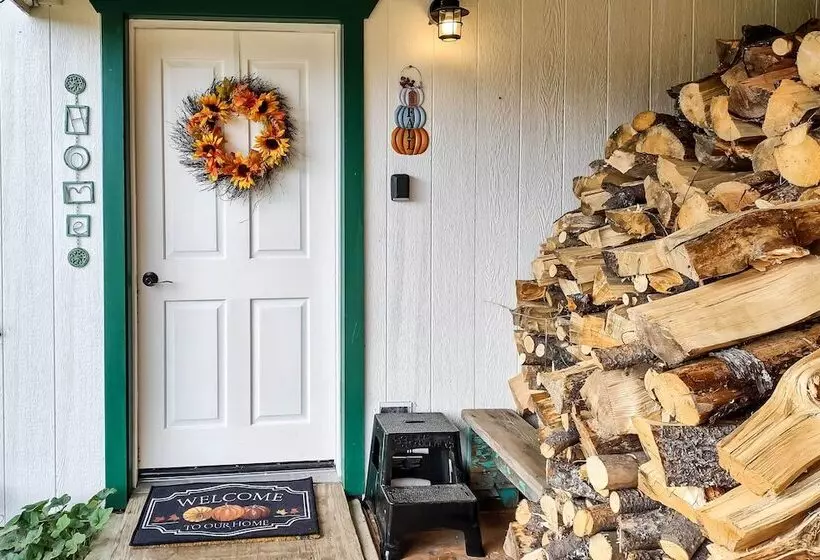 Family Home W/ Stunning River & Mountain View