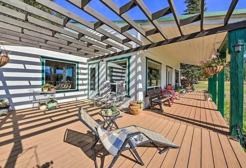 Family Home W/ Stunning River & Mountain View