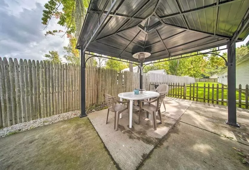 Geneva On The Lake Cottage W/ Patio: Walk To Shore