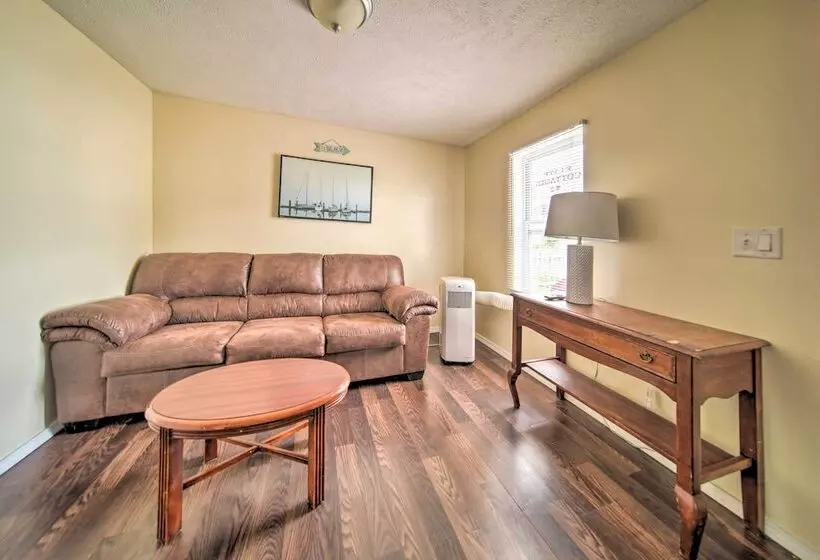 Geneva On The Lake Cottage W/ Patio: Walk To Shore