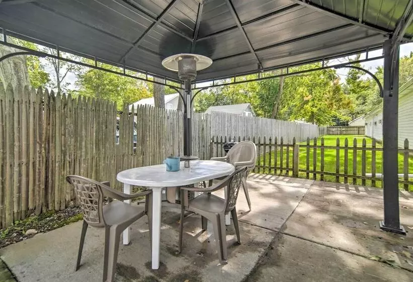 Geneva On The Lake Cottage W/ Patio: Walk To Shore