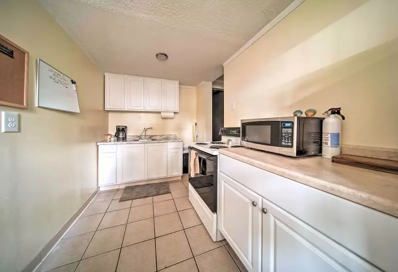 Geneva On The Lake Cottage W/ Patio: Walk To Shore