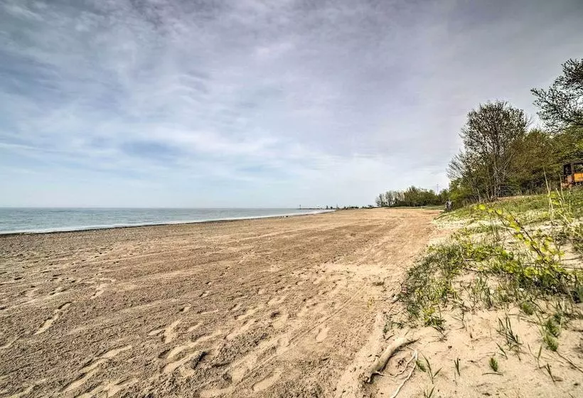 Geneva On The Lake Cottage W/ Patio: Walk To Shore