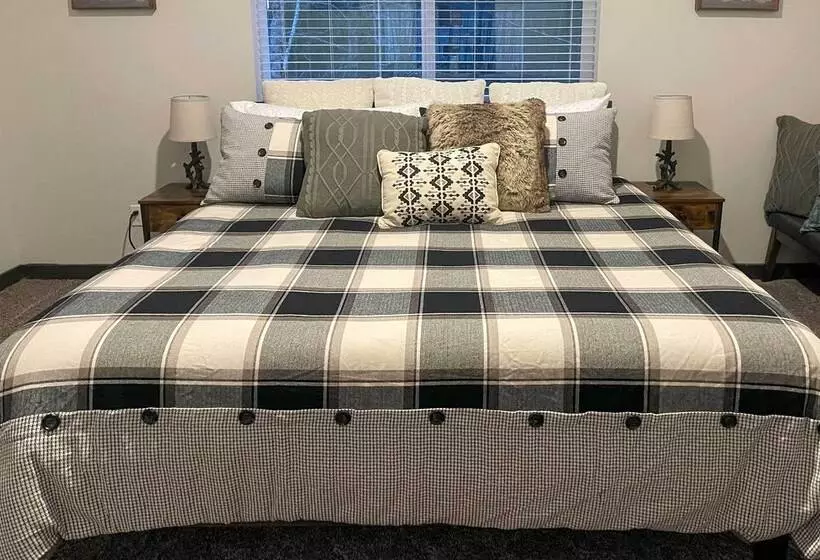 Hikers Haven W/ Hot Tub   Near Mt Rainier!