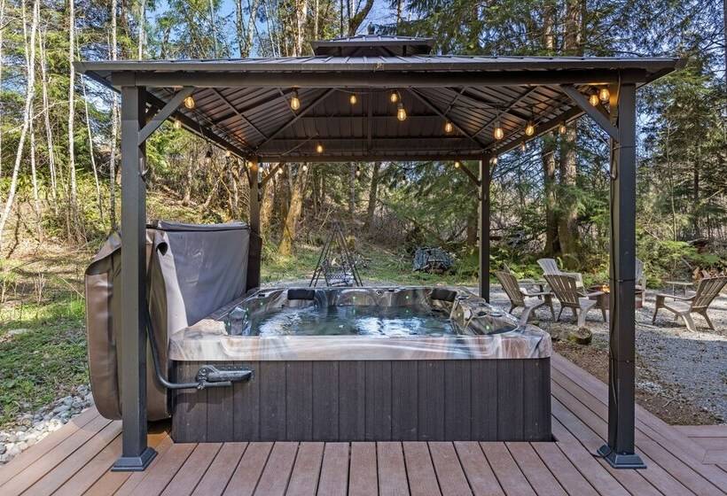 Hikers Haven W/ Hot Tub   Near Mt Rainier!