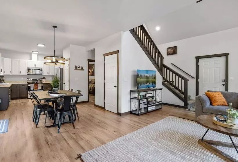 Hikers Haven W/ Hot Tub   Near Mt Rainier!