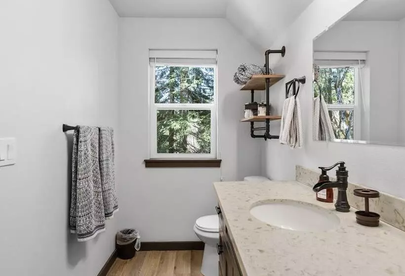 Hikers Haven W/ Hot Tub   Near Mt Rainier!