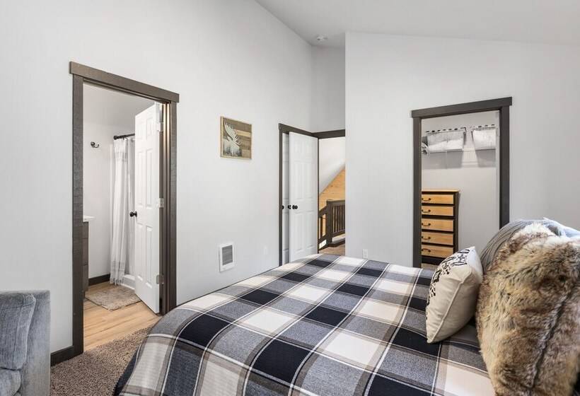 Hikers Haven W/ Hot Tub   Near Mt Rainier!