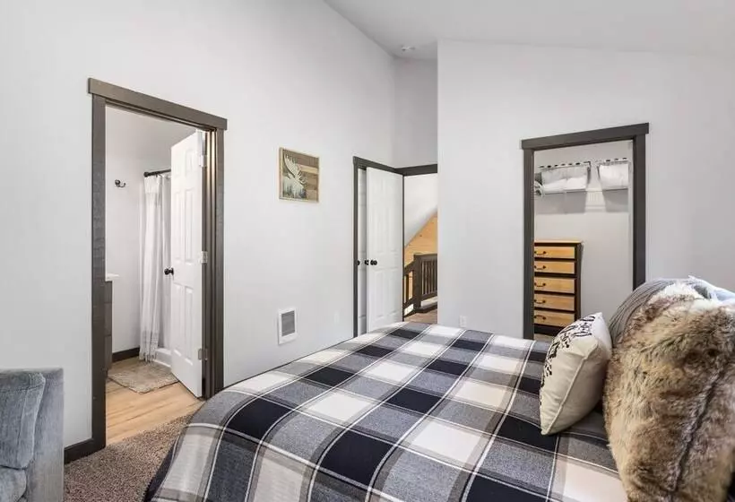 Hikers Haven W/ Hot Tub   Near Mt Rainier!