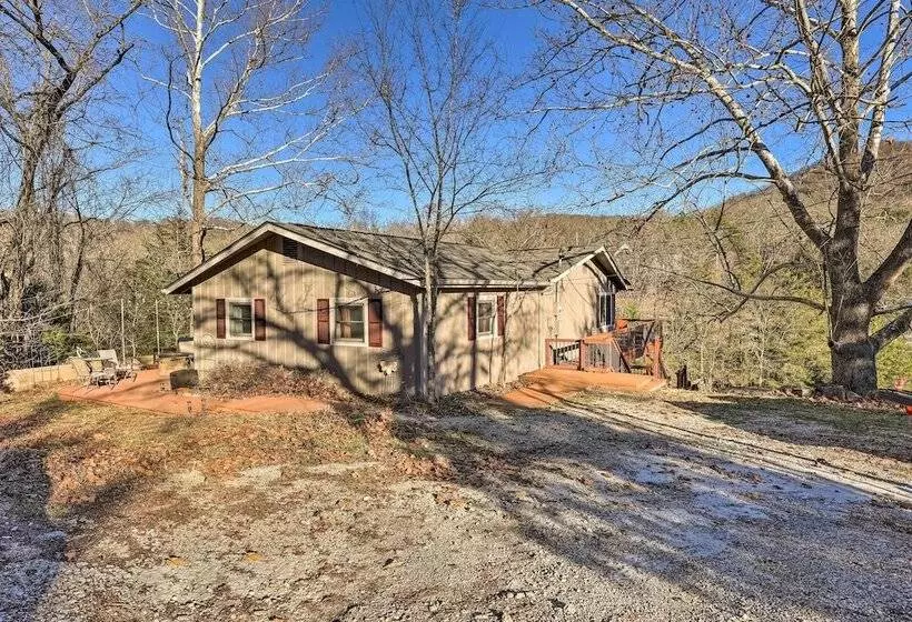 Holiday Island Home: Hot Tub & Wood Stove!