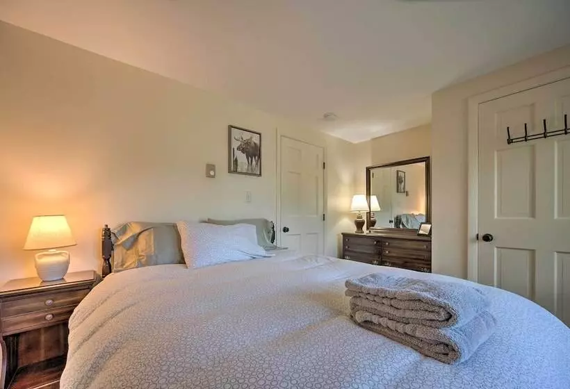 House W/ Balcony ~ 5 Mi To Cranmore Resort!