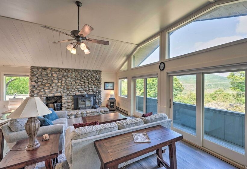 House W/ Balcony ~ 5 Mi To Cranmore Resort!