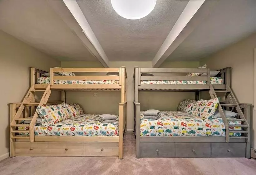 House W/ Balcony ~ 5 Mi To Cranmore Resort!