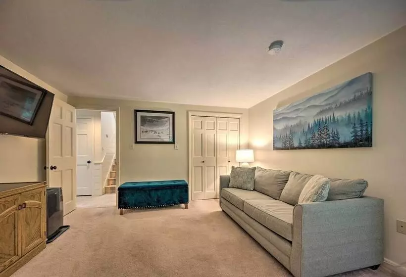 House W/ Balcony ~ 5 Mi To Cranmore Resort!