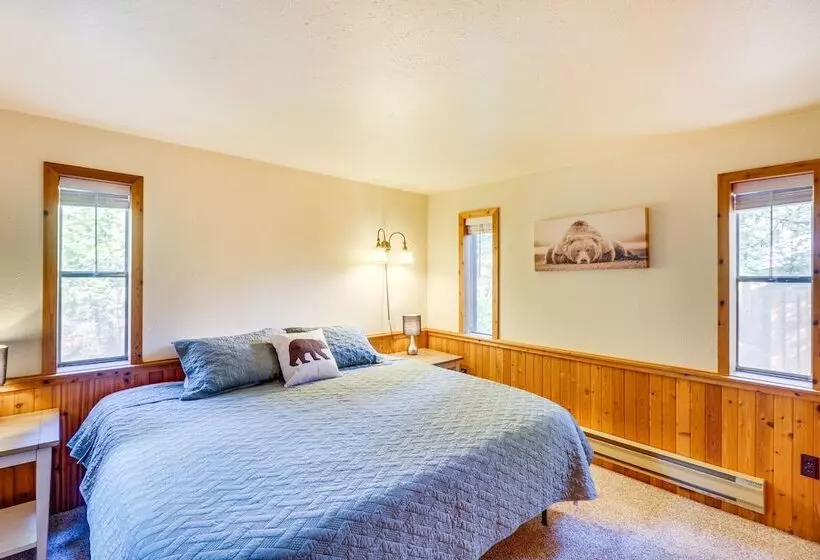 Hungry Horse Cabin W/ Gas Grill, Near Glacier!