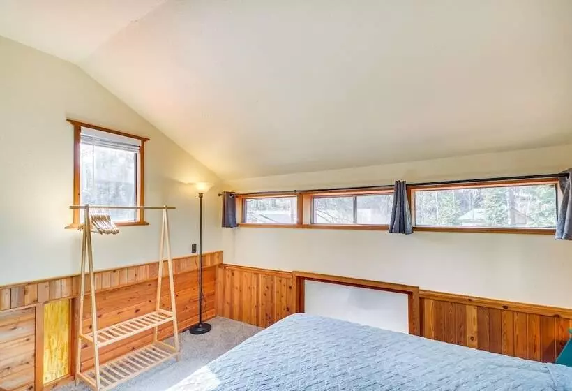 Hungry Horse Cabin W/ Gas Grill, Near Glacier!