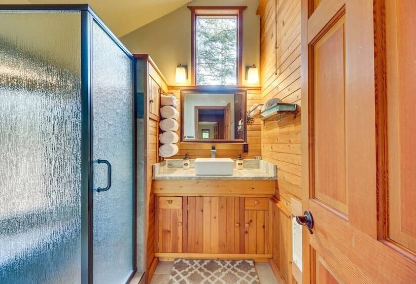 Hungry Horse Cabin W/ Gas Grill, Near Glacier!