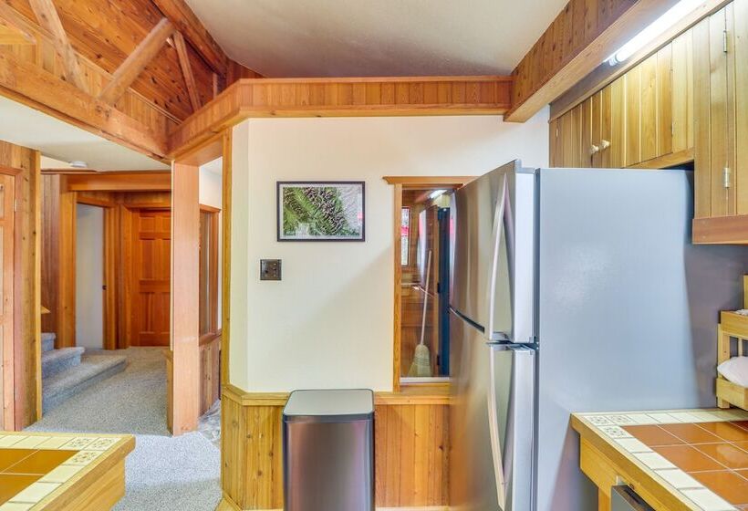 Hungry Horse Cabin W/ Gas Grill, Near Glacier!