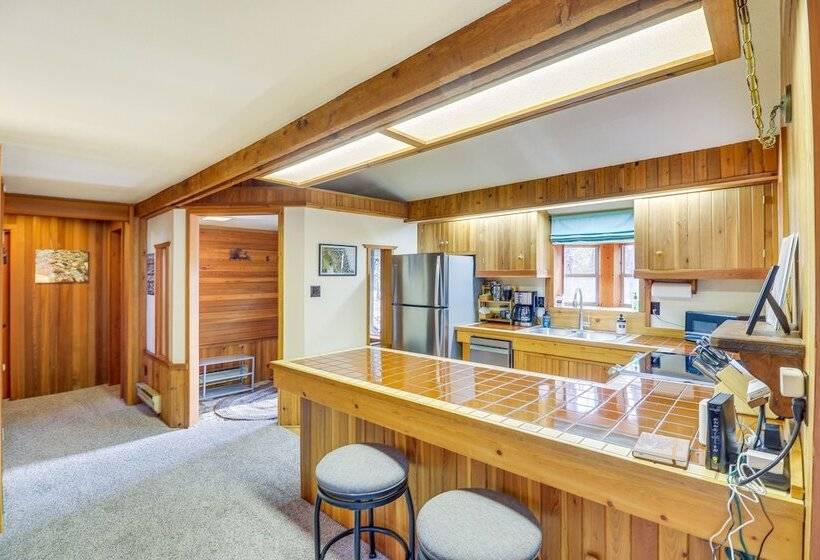 Hungry Horse Cabin W/ Gas Grill, Near Glacier!