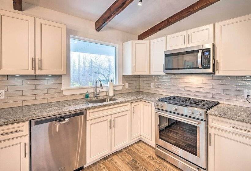 Laconia Hideaway < 2 Miles To Lake Winnipesaukee!