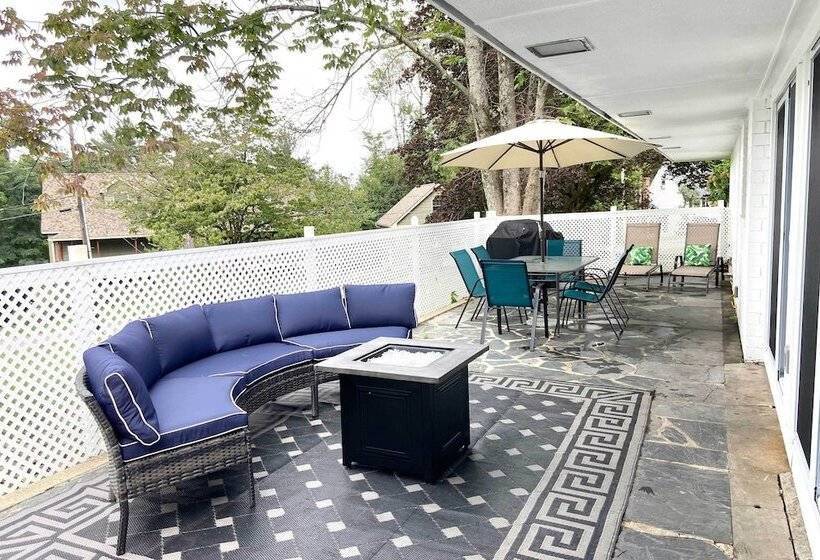 Laconia Hideaway < 2 Miles To Lake Winnipesaukee!