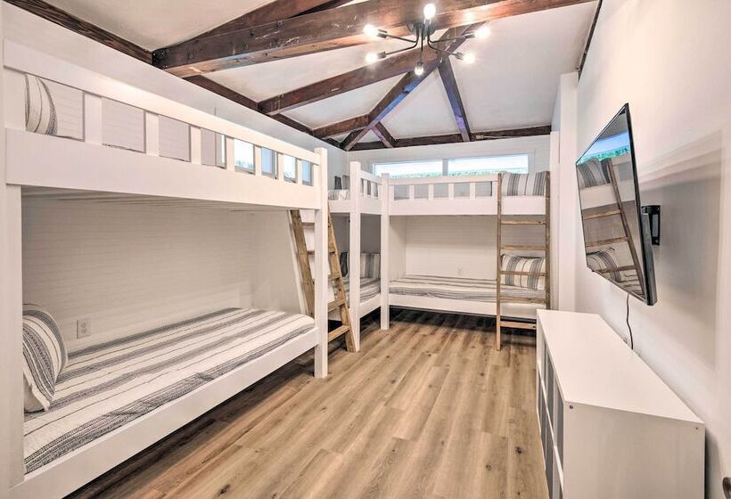 Laconia Hideaway < 2 Miles To Lake Winnipesaukee!