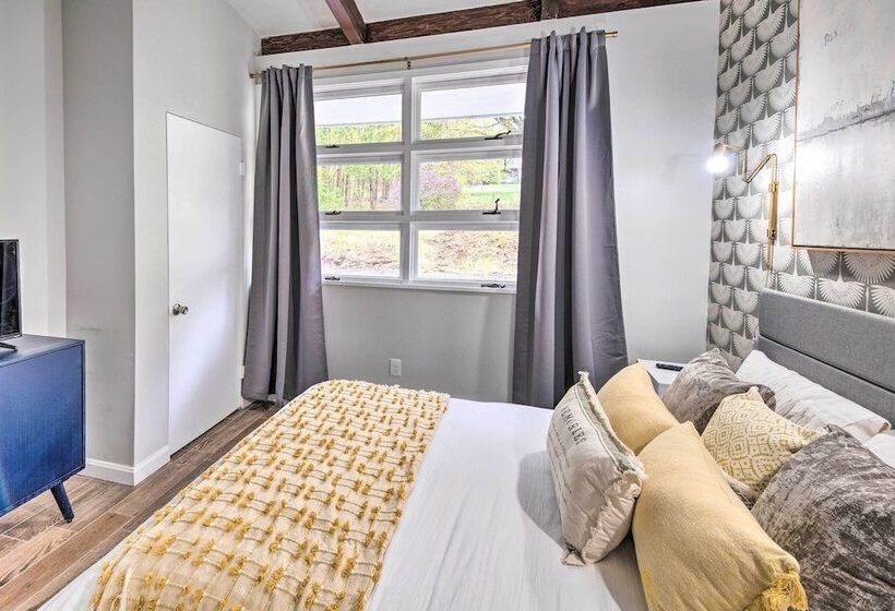 Laconia Hideaway < 2 Miles To Lake Winnipesaukee!