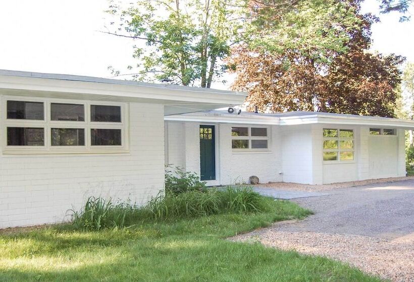 Laconia Hideaway < 2 Miles To Lake Winnipesaukee!