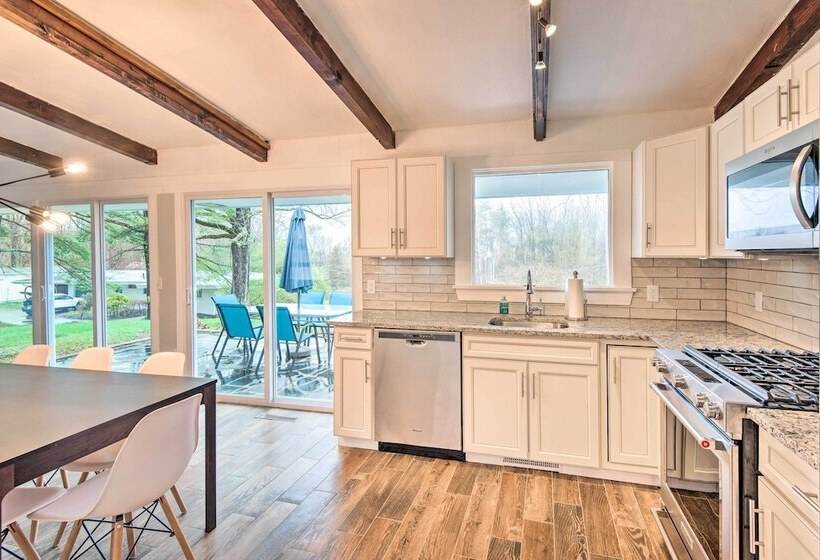 Laconia Hideaway < 2 Miles To Lake Winnipesaukee!