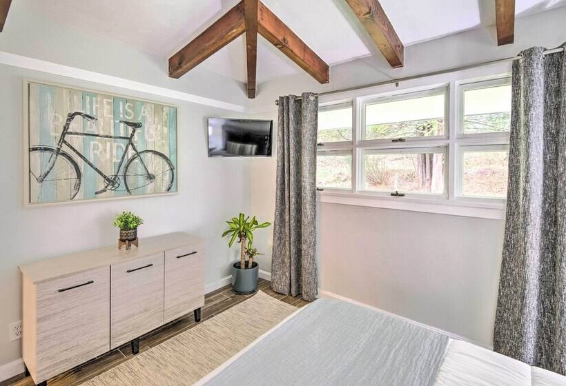 Laconia Hideaway < 2 Miles To Lake Winnipesaukee!