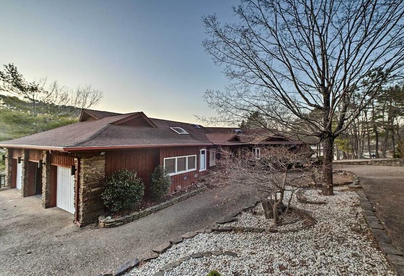 Lakefront Retreat W/ Dock & Beach: 2 Miles To Golf