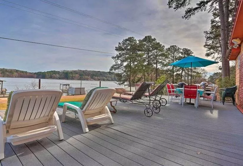 Lakeside Pleasure Island Cabin W/ Deck & Gas Grill