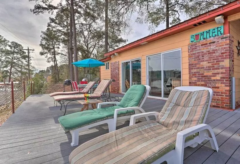 Lakeside Pleasure Island Cabin W/ Deck & Gas Grill