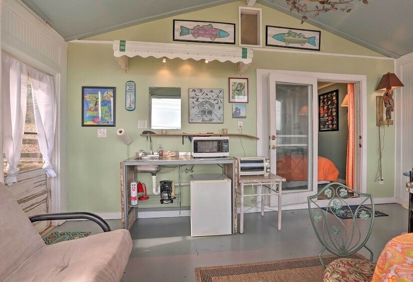 Lakeside Pleasure Island Cabin W/ Deck & Gas Grill