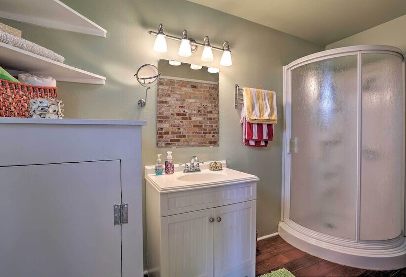 Lakeside Pleasure Island Cabin W/ Deck & Gas Grill